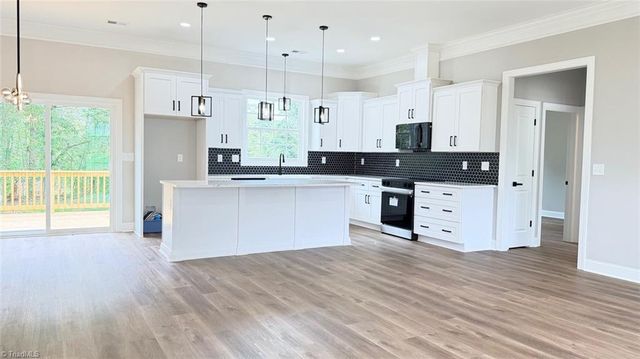 7219 Wanda Vista Lane, Pfafftown, NC 27040