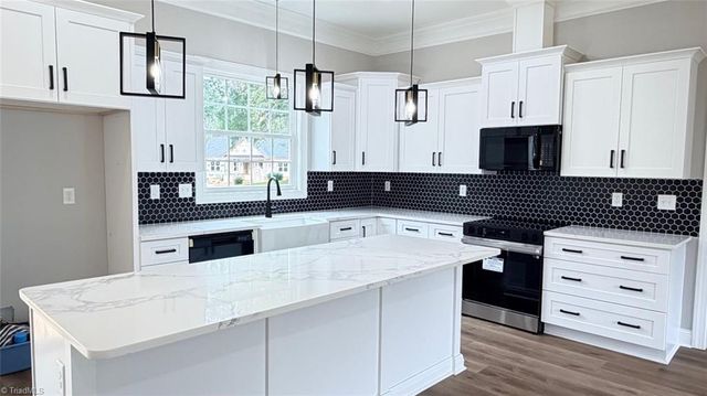 7219 Wanda Vista Lane, Pfafftown, NC 27040