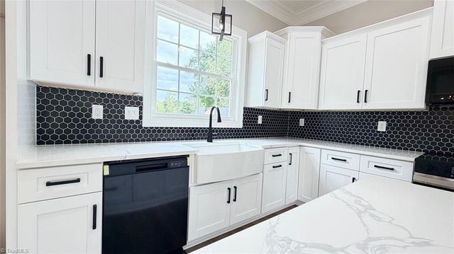 7219 Wanda Vista Lane, Pfafftown, NC 27040