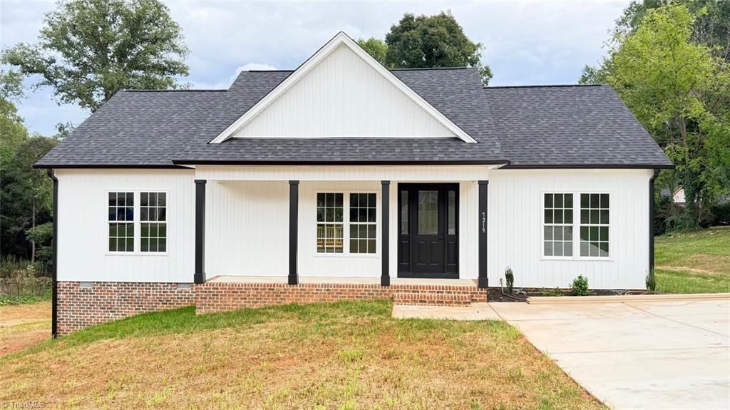 7219 Wanda Vista Lane, Pfafftown, NC 27040