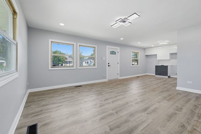1942 Beacon Court, Chicago Heights, IL 60411