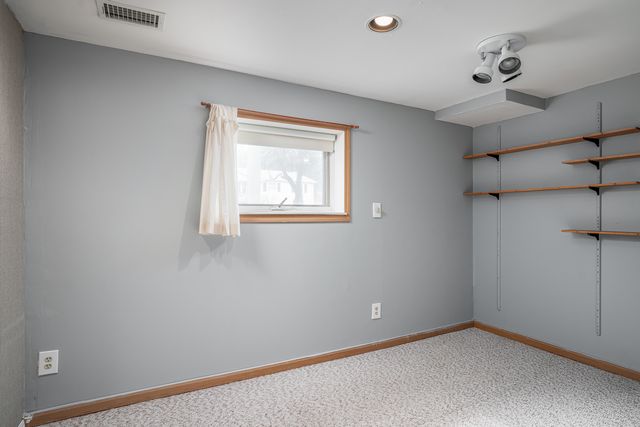 2611 34th Avenue Court, Rock Island, IL 61201