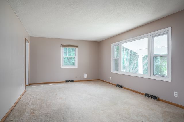 2611 34th Avenue Court, Rock Island, IL 61201