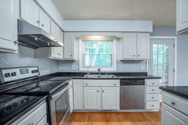2611 34th Avenue Court, Rock Island, IL 61201