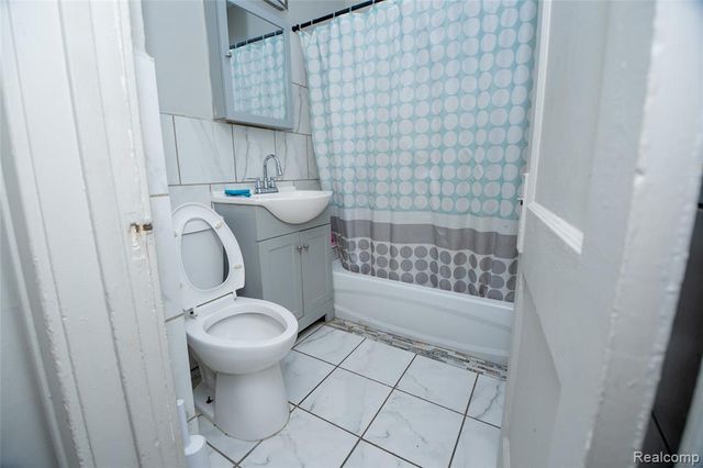 13551 Santa Rosa Drive, Detroit, MI 48238