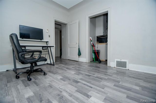 13551 Santa Rosa Drive, Detroit, MI 48238