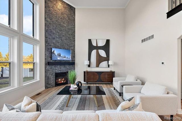 4075 Blossom Drive, Sterling Heights, MI 48314