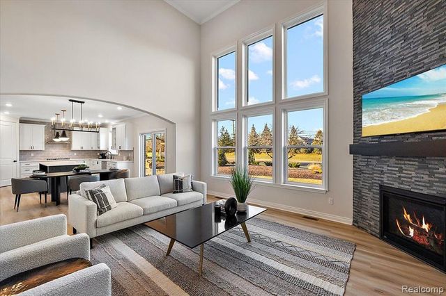 4075 Blossom Drive, Sterling Heights, MI 48314