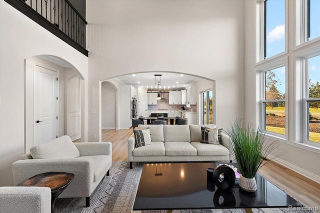 4075 Blossom Drive, Sterling Heights, MI 48314