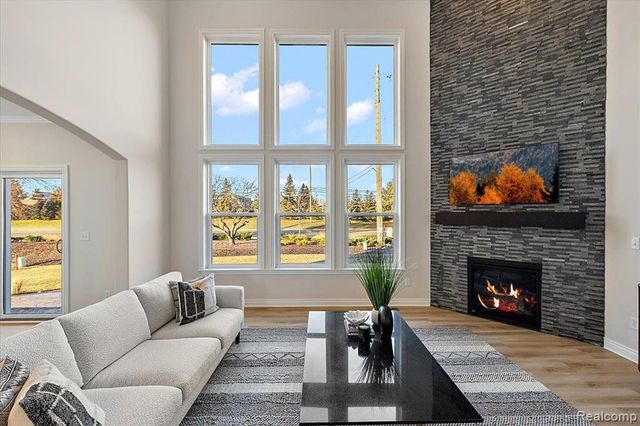 4075 Blossom Drive, Sterling Heights, MI 48314