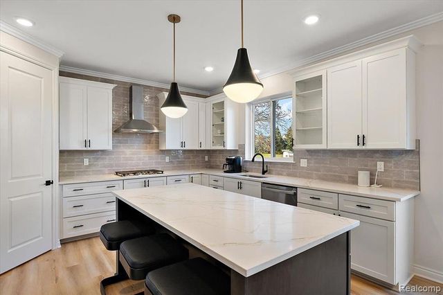 4075 Blossom Drive, Sterling Heights, MI 48314