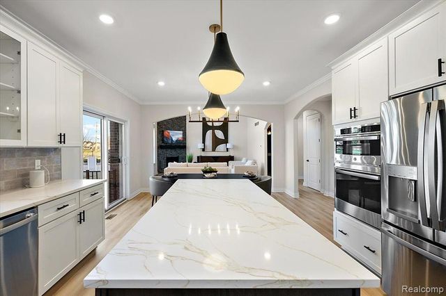 4075 Blossom Drive, Sterling Heights, MI 48314