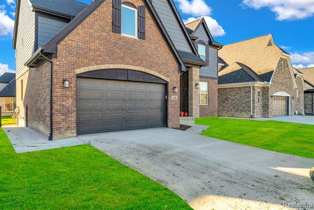 4075 Blossom Drive, Sterling Heights, MI 48314