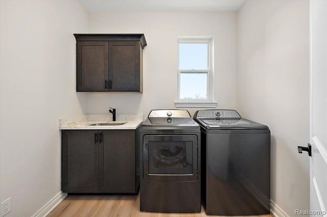 4075 Blossom Drive, Sterling Heights, MI 48314