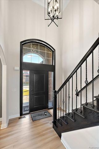 4075 Blossom Drive, Sterling Heights, MI 48314