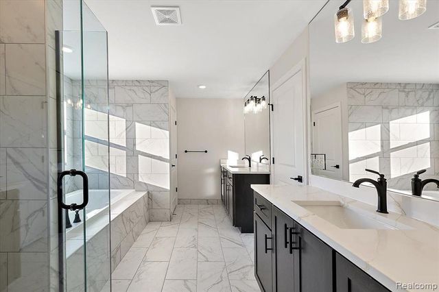 4075 Blossom Drive, Sterling Heights, MI 48314