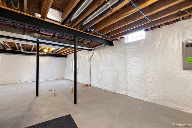 4075 Blossom Drive, Sterling Heights, MI 48314