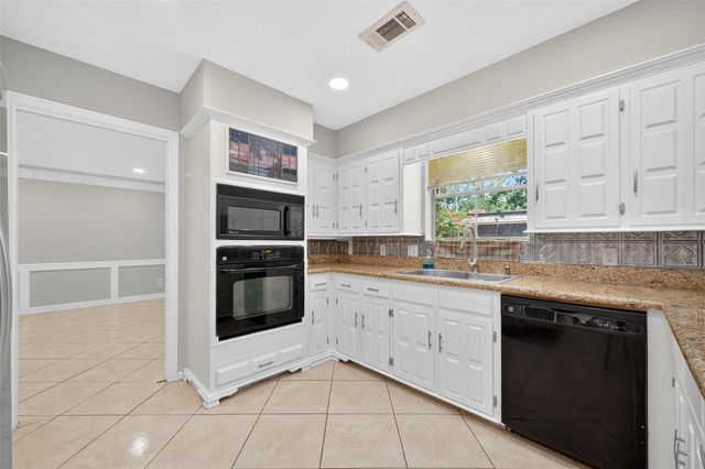 663 Ravensworth Drive, Conroe, TX 77302