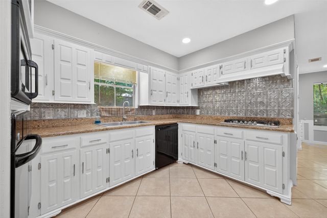 663 Ravensworth Drive, Conroe, TX 77302