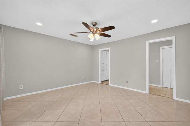 663 Ravensworth Drive, Conroe, TX 77302