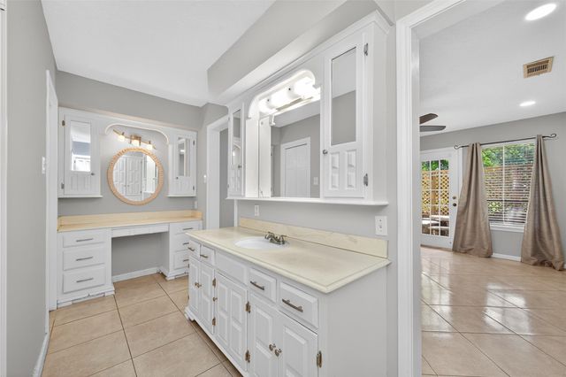 663 Ravensworth Drive, Conroe, TX 77302