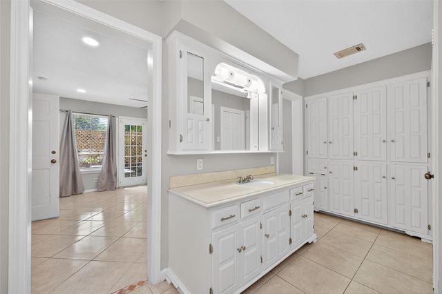 663 Ravensworth Drive, Conroe, TX 77302