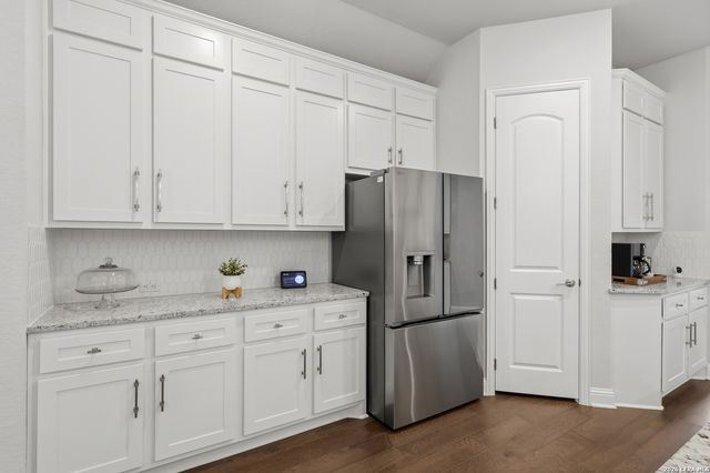 499 poe, Castroville, TX 78009