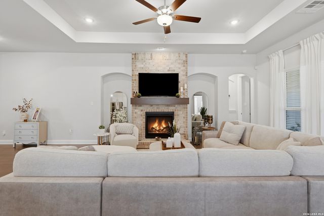 499 poe, Castroville, TX 78009