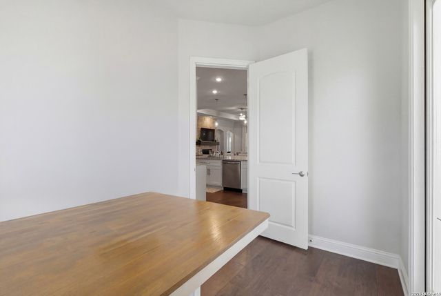 499 poe, Castroville, TX 78009