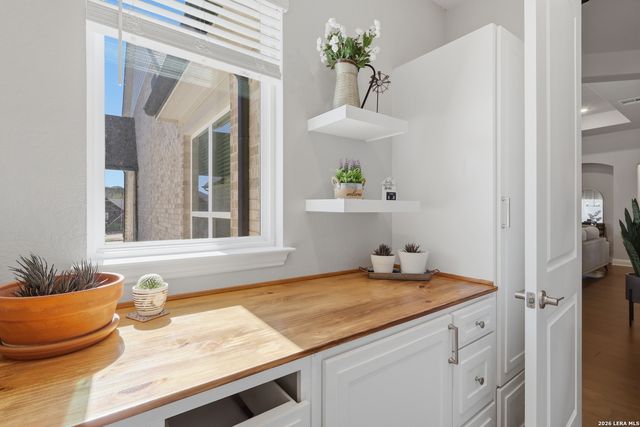 499 poe, Castroville, TX 78009