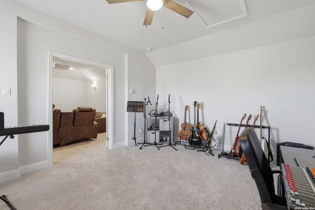 499 poe, Castroville, TX 78009