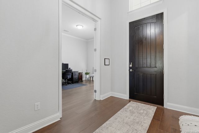 499 poe, Castroville, TX 78009