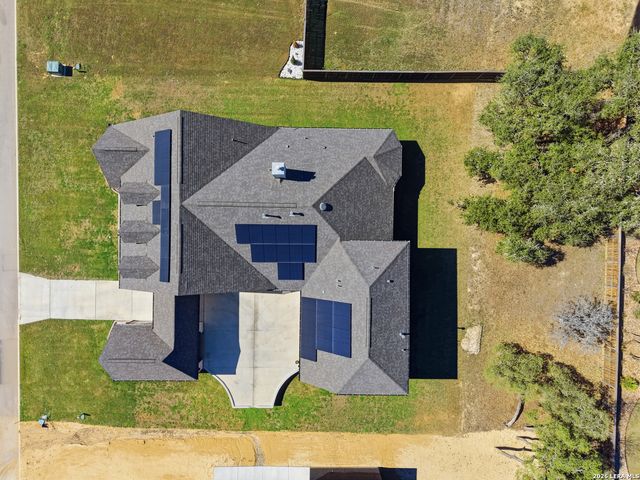 499 poe, Castroville, TX 78009