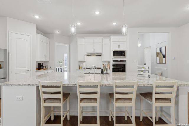 499 poe, Castroville, TX 78009