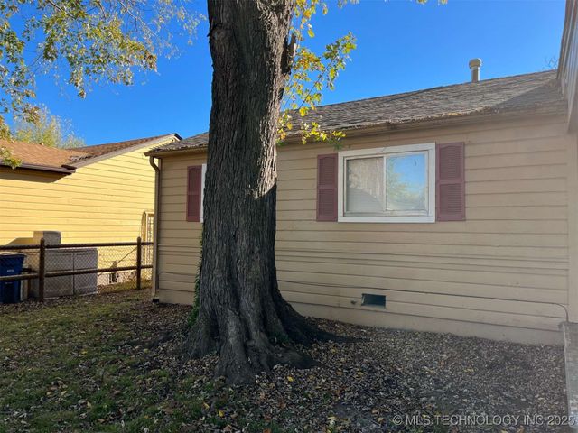 1524 E 53rd Street N, Tulsa, OK 74126