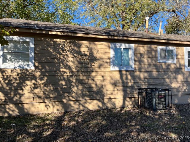1524 E 53rd Street N, Tulsa, OK 74126