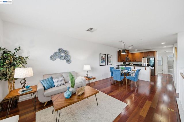 1012 Martin Luther King Dr, Hayward, CA 94541