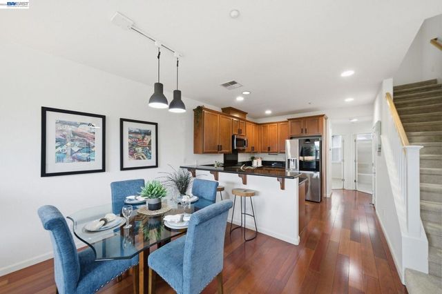 1012 Martin Luther King Dr, Hayward, CA 94541