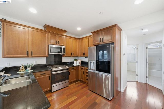 1012 Martin Luther King Dr, Hayward, CA 94541