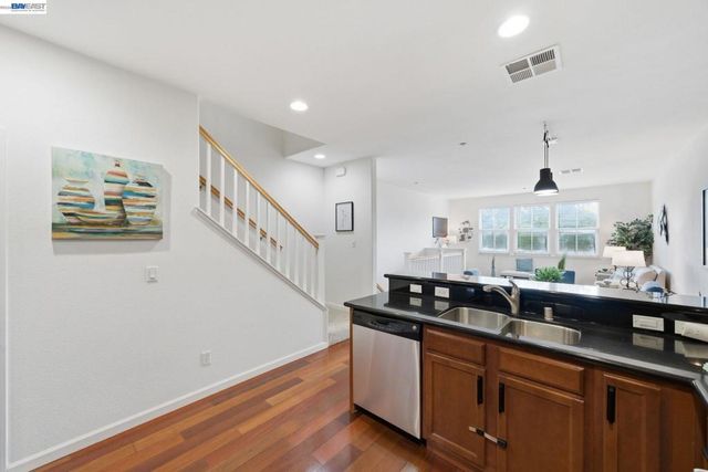 1012 Martin Luther King Dr, Hayward, CA 94541