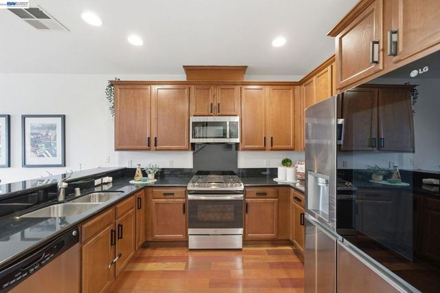 1012 Martin Luther King Dr, Hayward, CA 94541