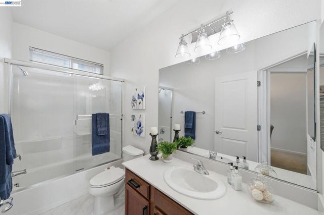 1012 Martin Luther King Dr, Hayward, CA 94541