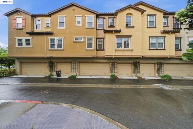 1012 Martin Luther King Dr, Hayward, CA 94541