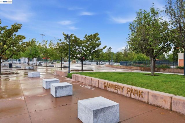 1012 Martin Luther King Dr, Hayward, CA 94541