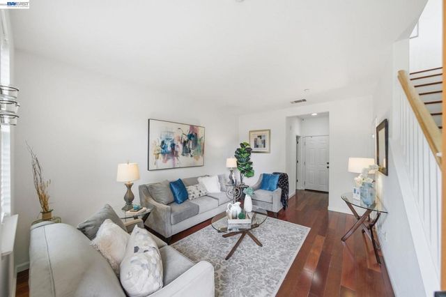 1012 Martin Luther King Dr, Hayward, CA 94541