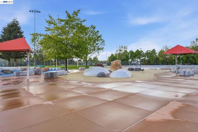 1012 Martin Luther King Dr, Hayward, CA 94541