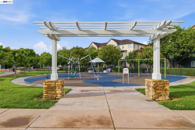 1012 Martin Luther King Dr, Hayward, CA 94541
