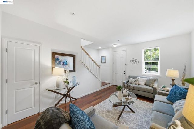 1012 Martin Luther King Dr, Hayward, CA 94541