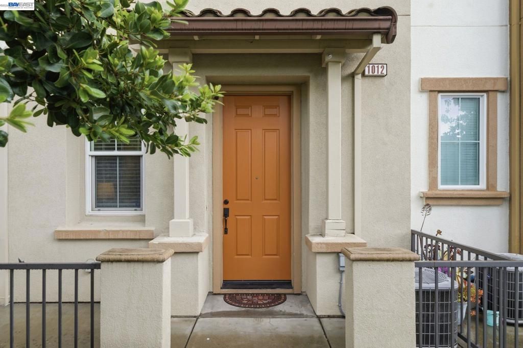 1012 Martin Luther King Dr, Hayward, CA 94541