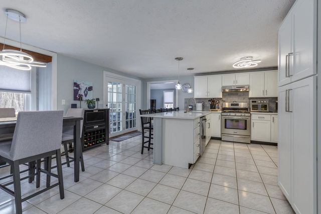 13B Hedgerow Drive, Hudson, NH 03051